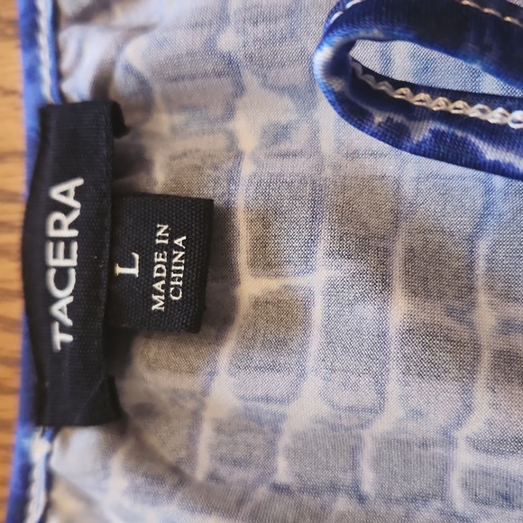 Tamera, Women's Top,  Excellent condition,  Size Large,  Blue, white - Picture 6 of 9